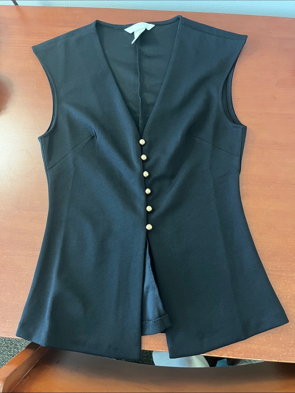 H&M NWOT Sleeveless Black V-Neck Button Front Top